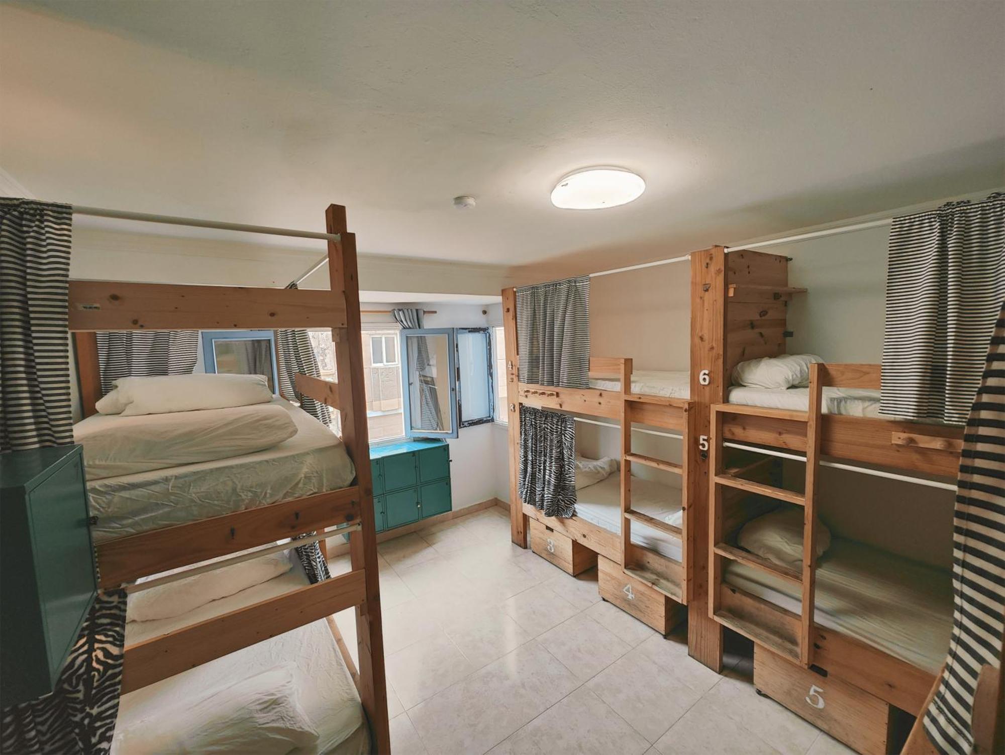 לאס פאלמס דה גראן קנאריה La Ventana Azul Surf Hostel מראה חיצוני תמונה